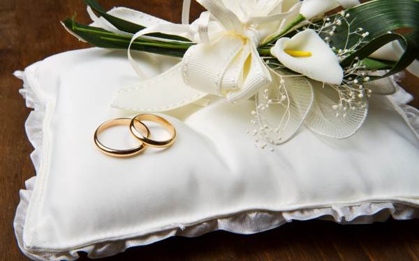 Anillos de boda: signos y supersticiones 