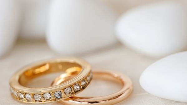 Anillos de boda: signos y supersticiones 