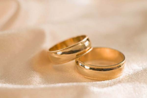 Anillos de boda: signos y supersticiones 
