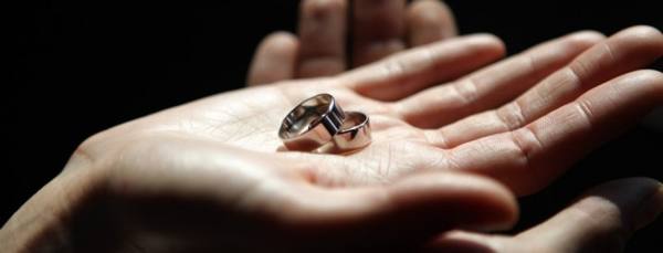Anillos de boda: signos y supersticiones 
